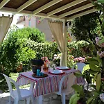 Comodo Con Giardino E Patio Daire Sanremo