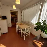 Daire Comodo Con Giardino E Patio