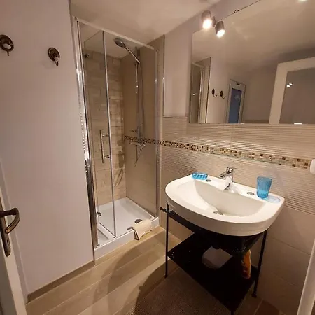 Apartament Comodo Con Giardino E Patio