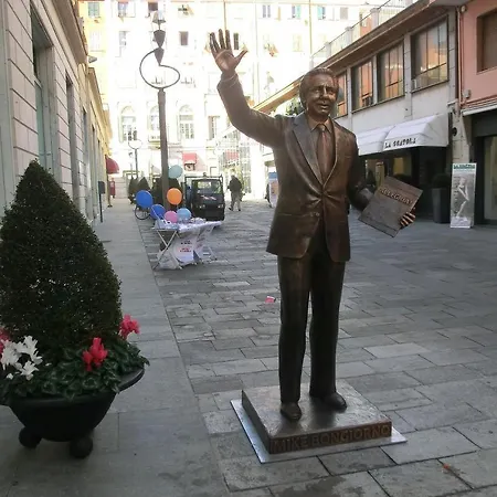 Comodo Con Giardino E Patio