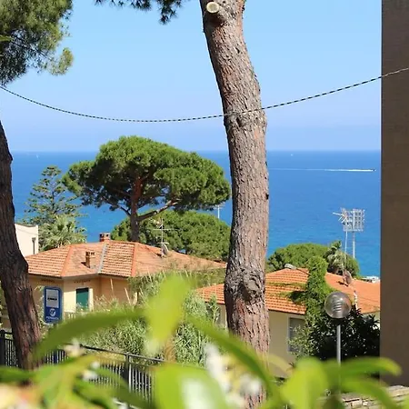 Comodo Con Giardino E Patio