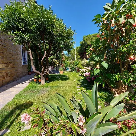 Comodo Con Giardino E Patio *