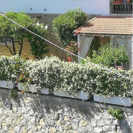 Comodo Con Giardino E Patio Appartement