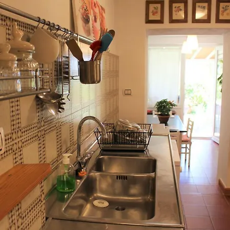 Comodo Con Giardino E Patio