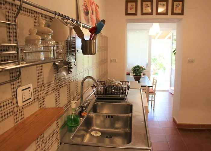 Comodo Con Giardino E Patio