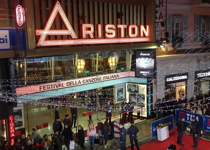 아파트 Comodo Con Giardino E Patio 산레모