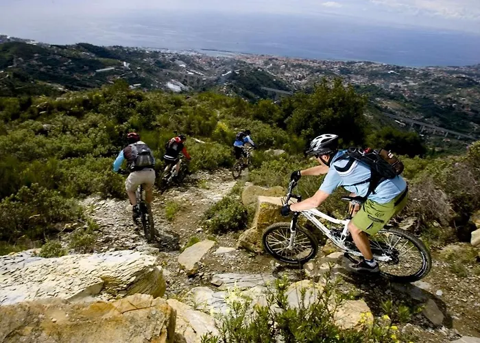 아파트 Comodo Con Giardino E Patio 산레모